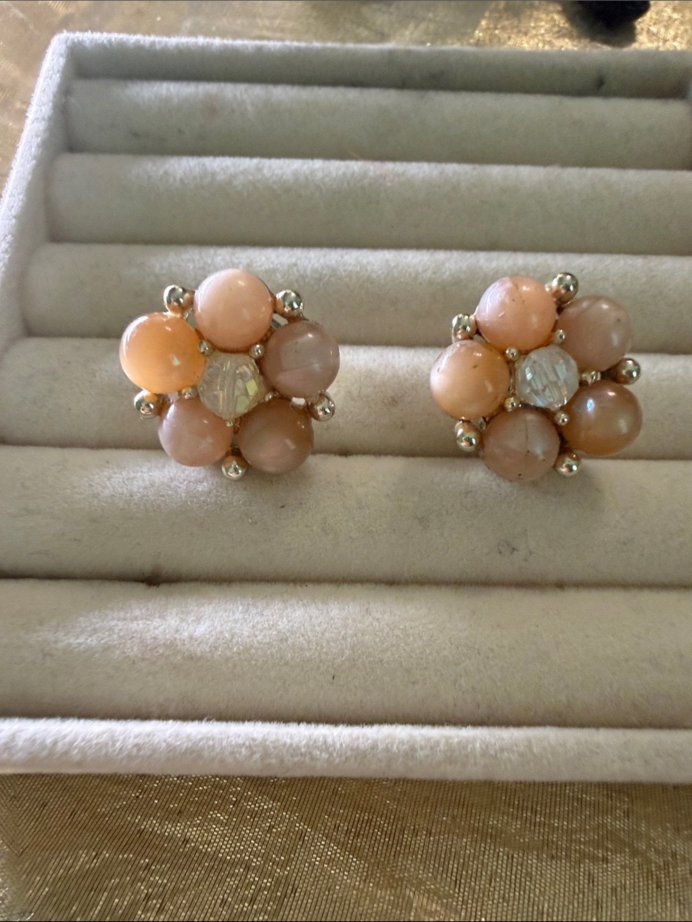 Vintage Peach Bead Floral Clip On Earrings - Unbranded 1950s-1960s